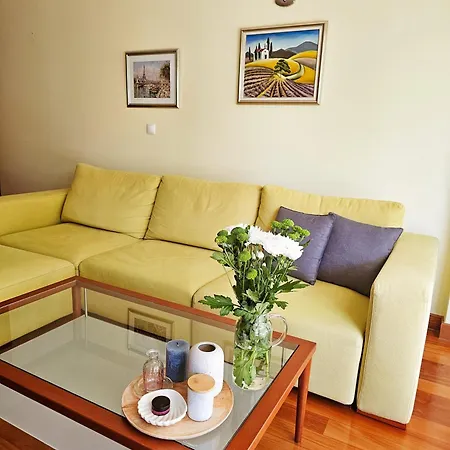 Mirna, 2-bedroom Apartment, Overlooking The Appartement Makarska